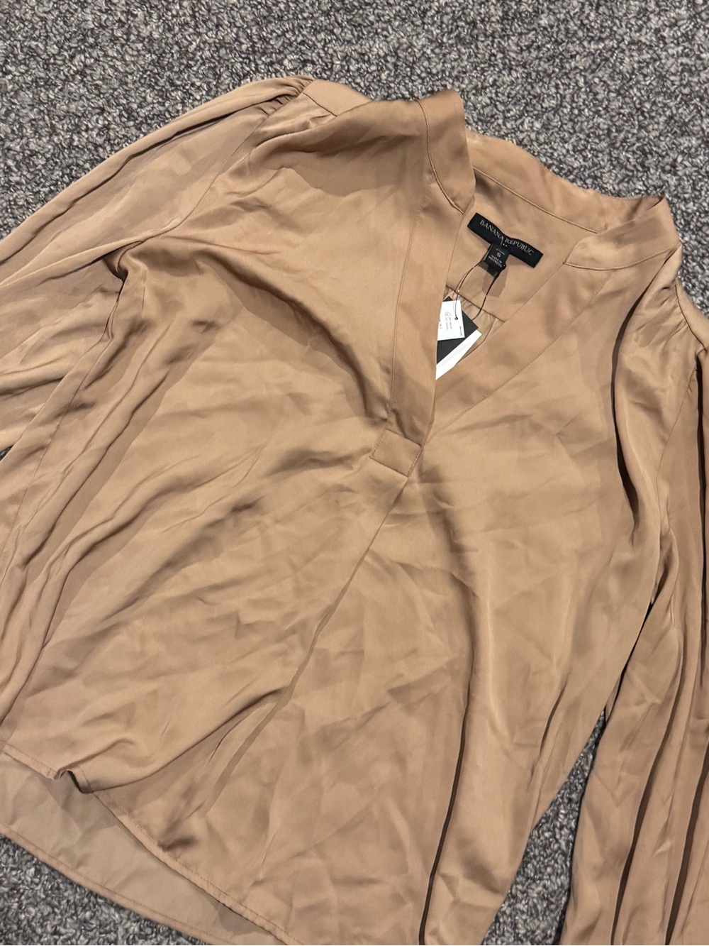 NWT Banana Republic Satin Tan Blouse - Picture 3 of 7